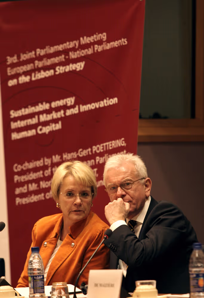 Towards the Lisbon Treaty