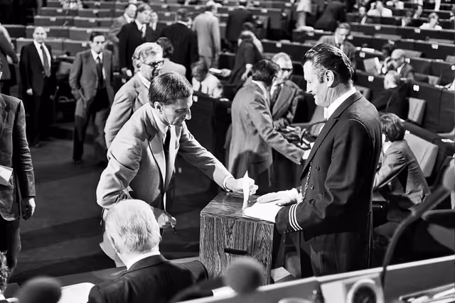 MEP insert their vote in the ballot box on 17 September in Strasbourg.EE 1979