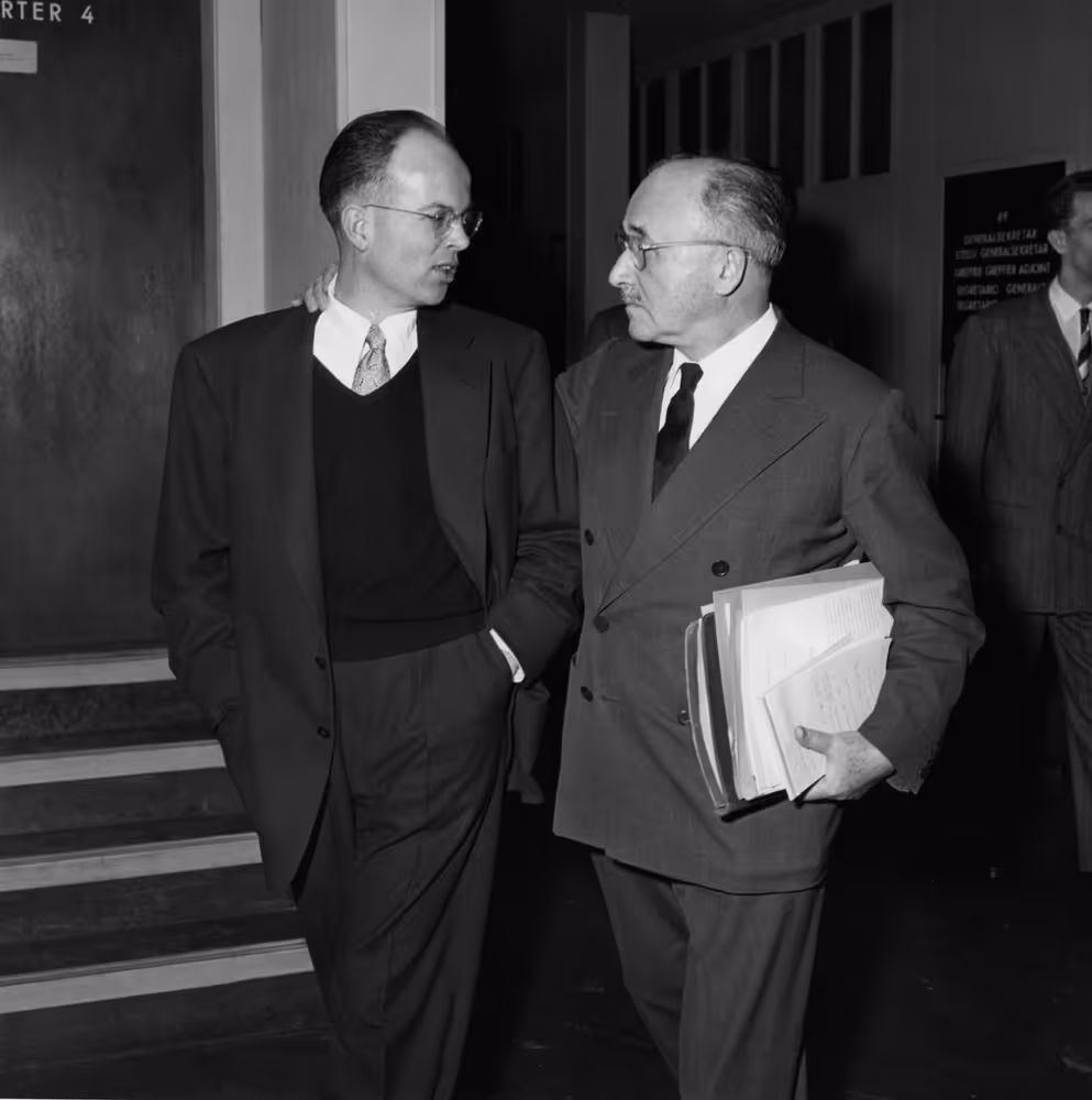 Jean Monnet, H.A. president, chats with William Tomlinson ,chef of the US delegation.
