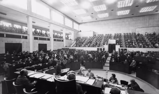 Φωτογραφία 4: Wide Shot of the Hemicycle in Strasbourg