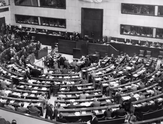 Φωτογραφία 3: Wide Shot of the Hemicycle in Strasbourg