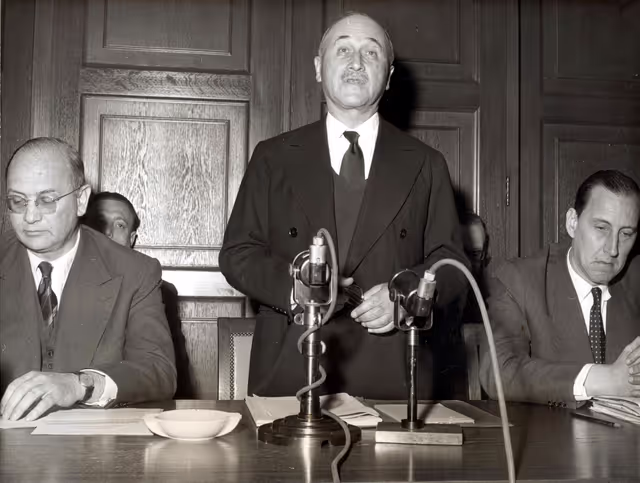Φωτογραφία 8: Jean MONNET in the 50s