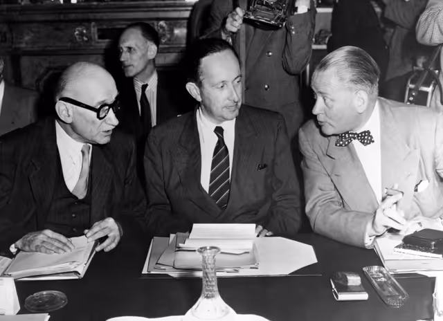 Fotografia 17: Opening session of the conference on the Schuman Plan in Paris, 20 June 1950