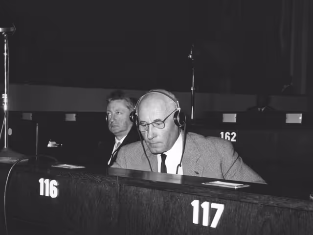 Fotografia 16: Louis Briot in hemicycle in Strasbourg in 1952