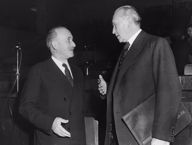 Fotografia 7: European Coal and Steel Community (ECSC-CECA) - Jean Monnet and Konrad ADENAUER