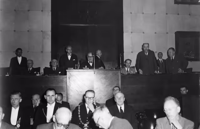 Fotografia 10: European Coal and Steel Community (ECSC-CECA) - Paul-Henri Spaak speaking to the hemicycle