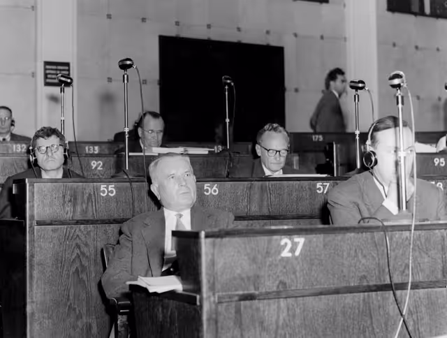 Foto 3: Plenary session in Mai 1957