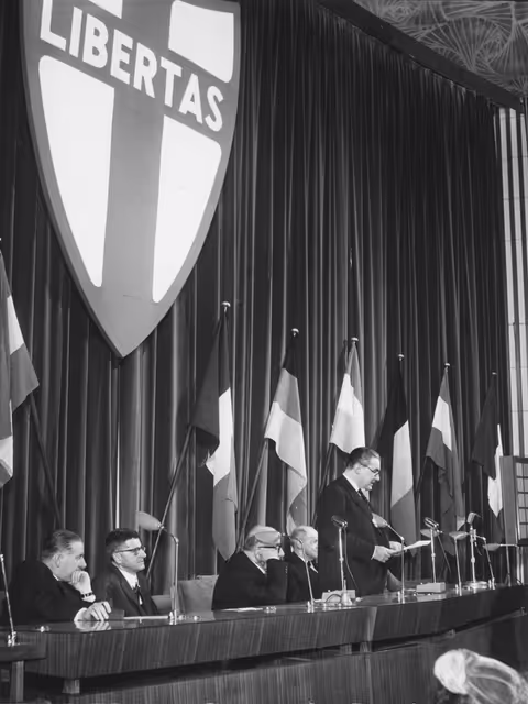 Photo 21: Plenary session of the Assembly of the ECSC - Meeting of the Italian Christian Democrat party