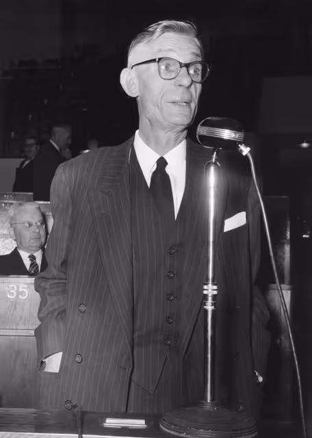 Fotografia 13: Paul FINET during the Constitutive session of the new European Parliamentary Assembly on the 19th of March 1958