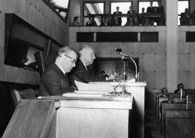 Fotografia 4: Hans FURLER during the Constitutive session of the new European Parliamentary Assembly on the 19th of March 1958