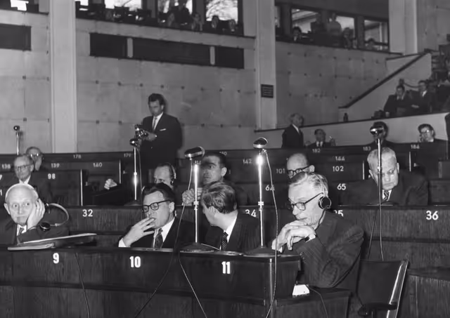Fotografia 14: Paul FINET during the Constitutive session of the new European Parliamentary Assembly on the 19th of March 1958