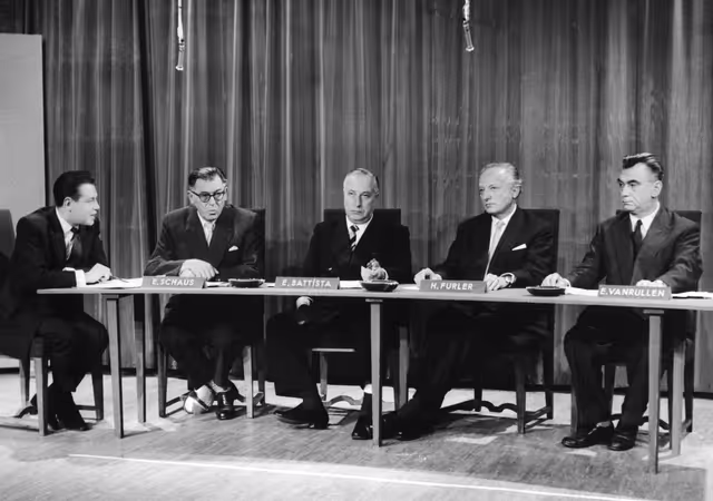 Fotografia 16: Press conference by E. Schaus, E. Battista, Hans Furler and E. Van Rullen