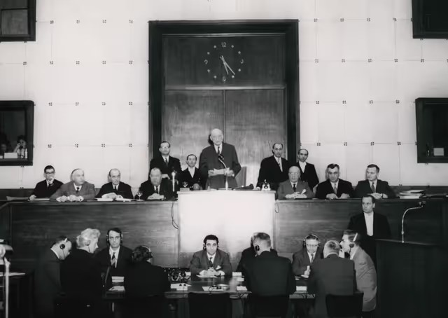 Nuotrauka 18: Robert SCHUMAN in Common Parliamentary Assembly in october 1959
