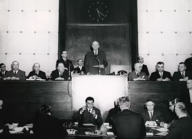 Nuotrauka 15: Robert SCHUMAN in Common Parliamentary Assembly in october 1959
