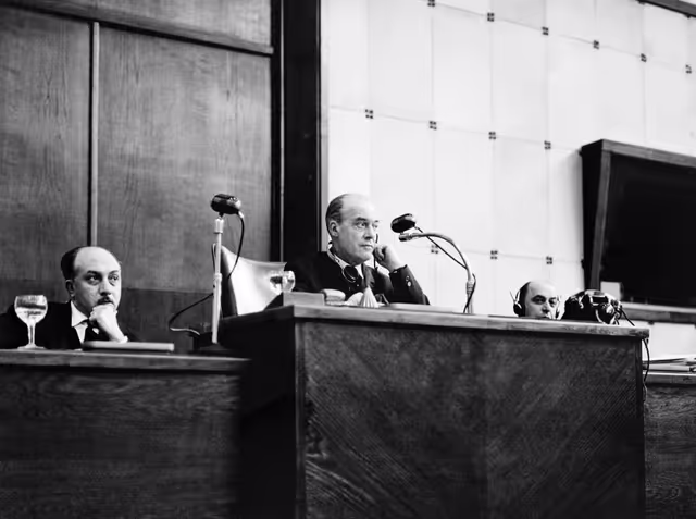 Foto 1: Charles JANSSENS during a session in Strasbourg, France,  January 17, 1961.