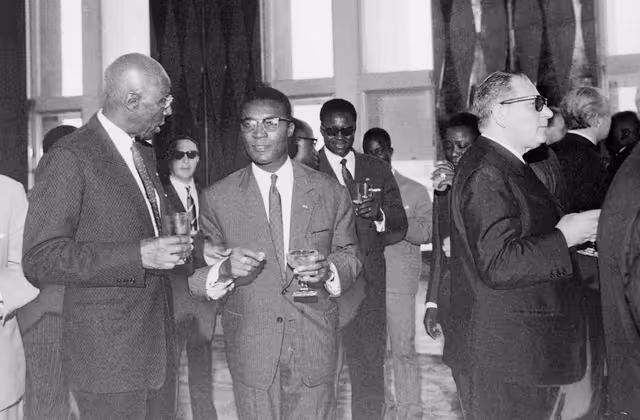 Fotografie 3: Permanent Joint Commission in Abidjan-Reception at the president HOUPHOUET-BOIGNY, Félix