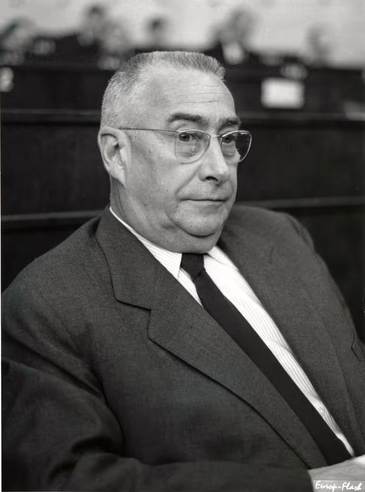 Various pictures from a session in June 1963