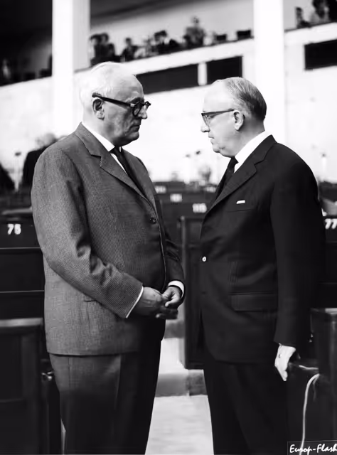 Fotogrāfija 5: Victor Leemans and Walter Hallstein during a plenary session in Strasbourg, September 24, 1965
