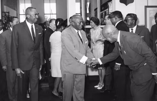 Zdjęcie 6: Visit to Madagascar from 9th to 15th January 1969 - Reception of the delegates by the Malagasy Parliament at the National Assembly