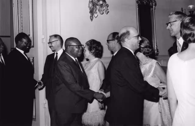 Zdjęcie 3: Visit to Madagascar from 9th to 15th January 1969 - Reception of delegates at the House of France