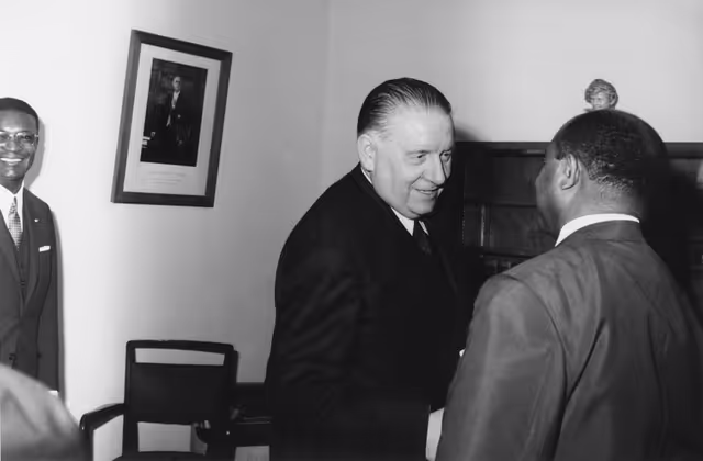 Fotó 28: Visit to Madagascar from 9th to 15th January 1969 - Meeting with Minister for foreign affairs