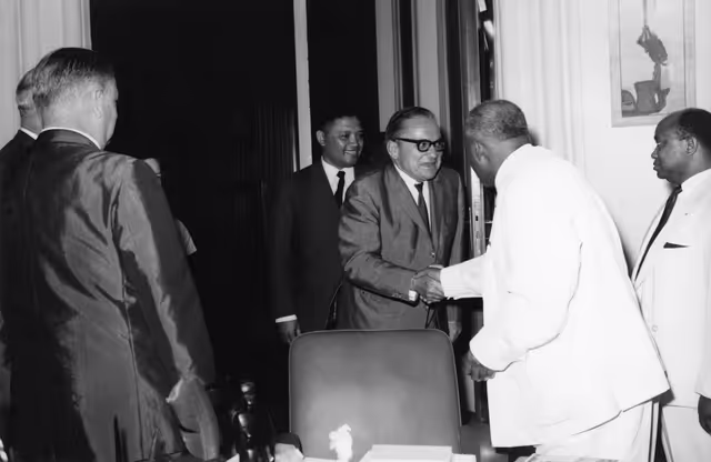 Fotó 26: Visit to Madagascar from 9th to 15th January 1969 - Meeting with Minister for foreign affairs