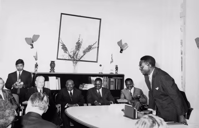 Fotó 31: Visit to Madagascar from 9th to 15th January 1969 - Meeting with the president of the Senate