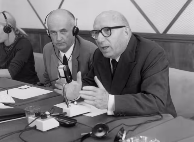 Fotagrafa 15: EP President Mario SCELBA and Arved DERINGER (L) during a meeting in Strasbourg, France, July 1st, 1969.