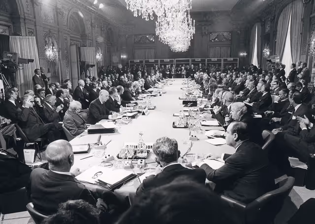 Снимка 1: Summit of Paris in October 1972