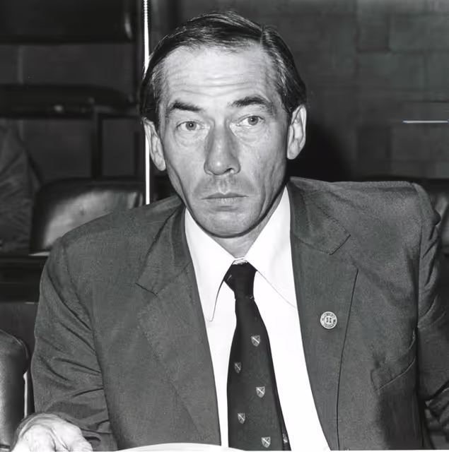 Fotografie 23: Plenary session in March 1975