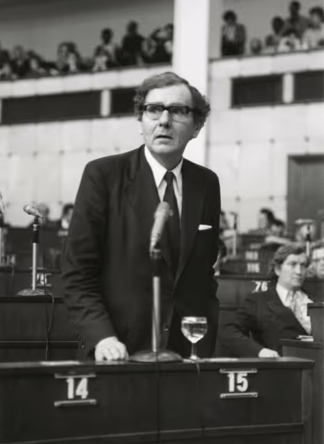 Fotografie 21: Plenary session in March 1975