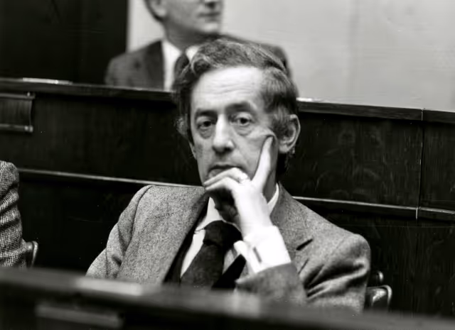 Fotografie 13: Plenary session in March 1975