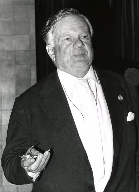 Fotografie 5: Plenary session in March 1975