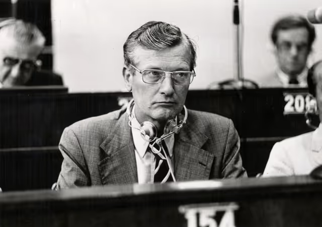 Fotagrafa 15: Plenary sessions in July 1975