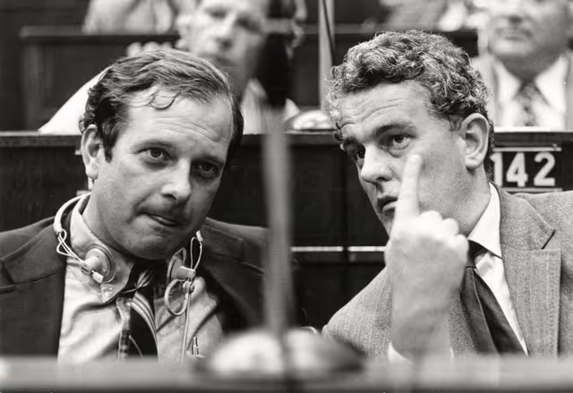 Fotagrafa 10: Plenary sessions in July 1975