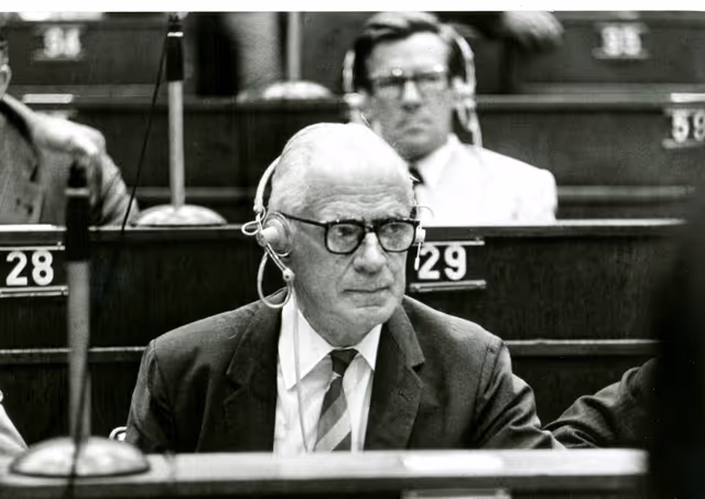 Fotagrafa 6: Plenary sessions in July 1975