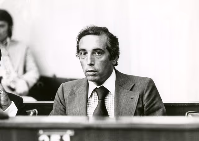 Fotagrafa 4: Plenary sessions in July 1975