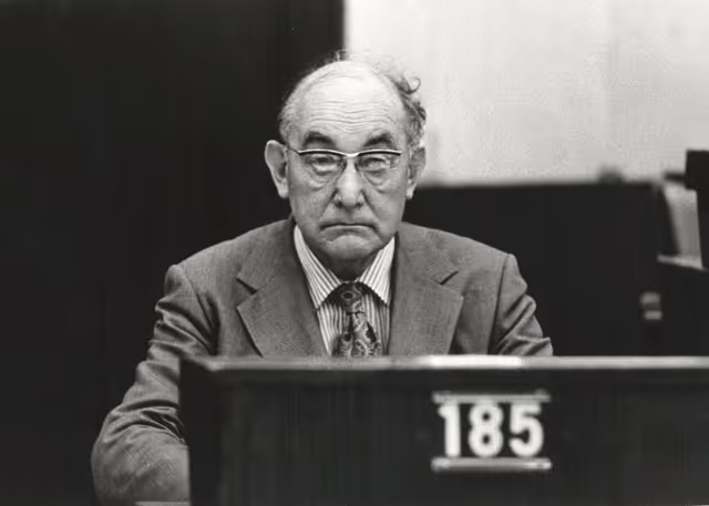 Fotagrafa 1: Plenary sessions in July 1975