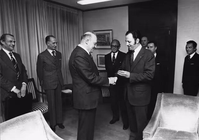 Economic and social comitty, Henry CARRONGE meets Jacques SANTER