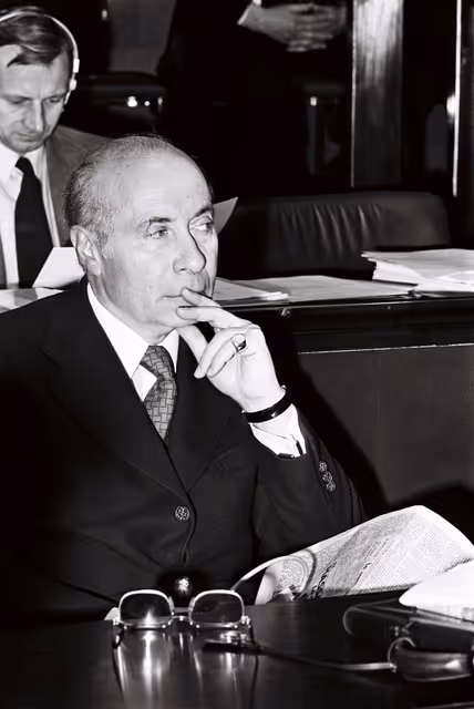 Fotografi 38: Plenary session Luxembourg april 1976