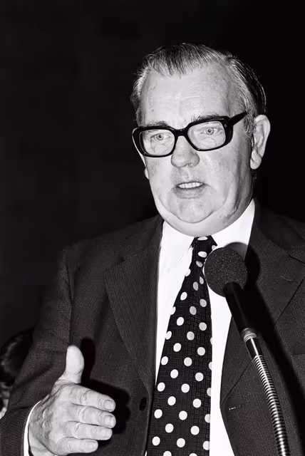 Photo 18: Thomas NOLAN during a plenary session in Luxembourg, April 5-9, 1976.