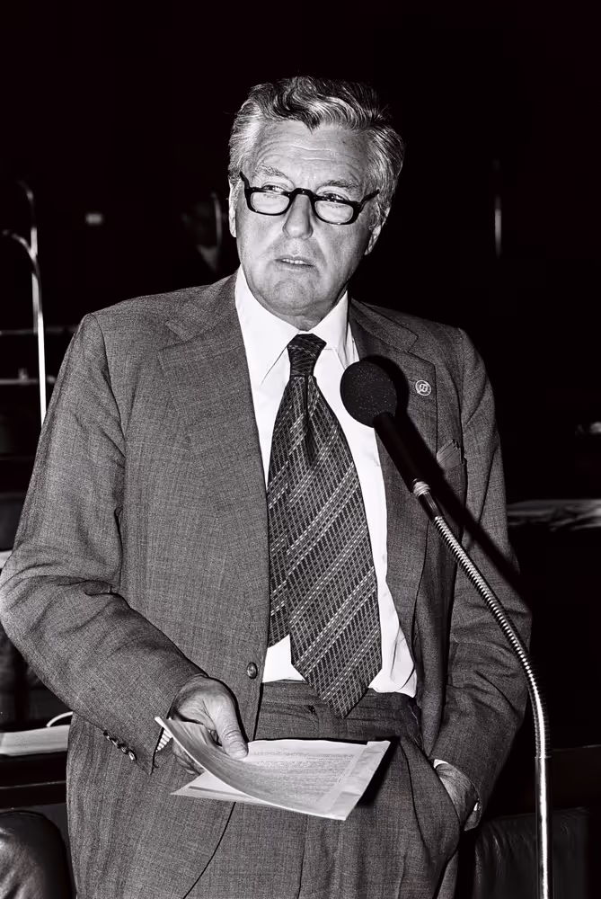 Plenary session Luxembourg april 1976