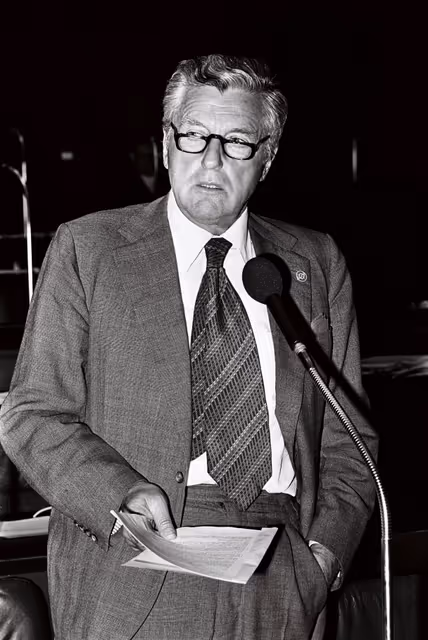 Fotografie 40: Plenary session Luxembourg april 1976