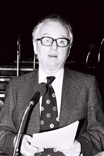 Photo 11: Kristian ALBERTSEN during a plenary session in Luxembourg, April 5-9, 1976.