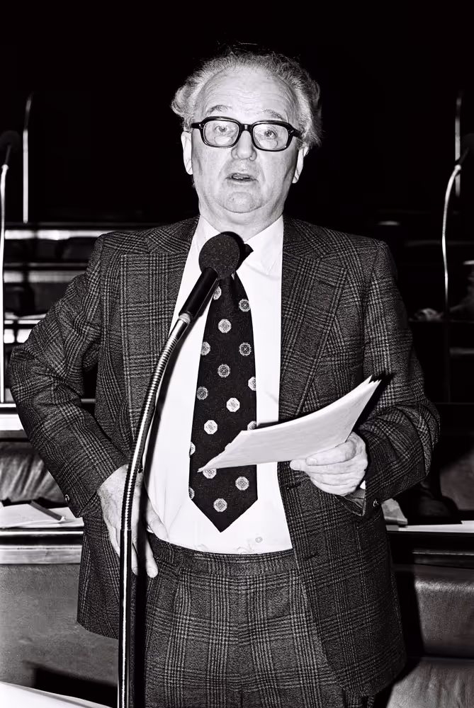 Plenary session Luxembourg april 1976