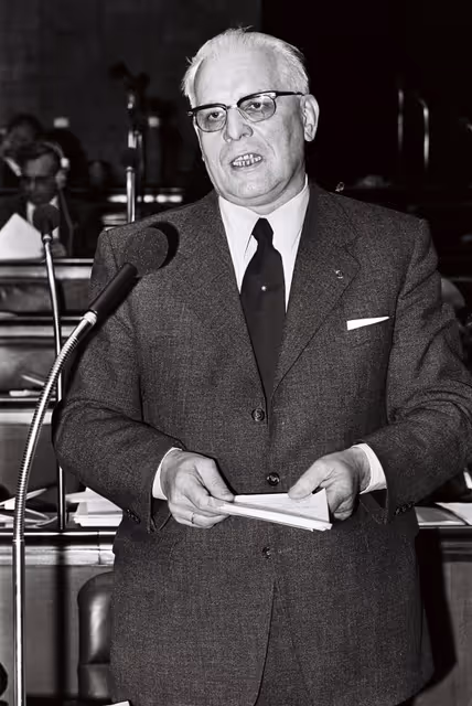 Fotografi 14: Plenary session Luxembourg april 1976