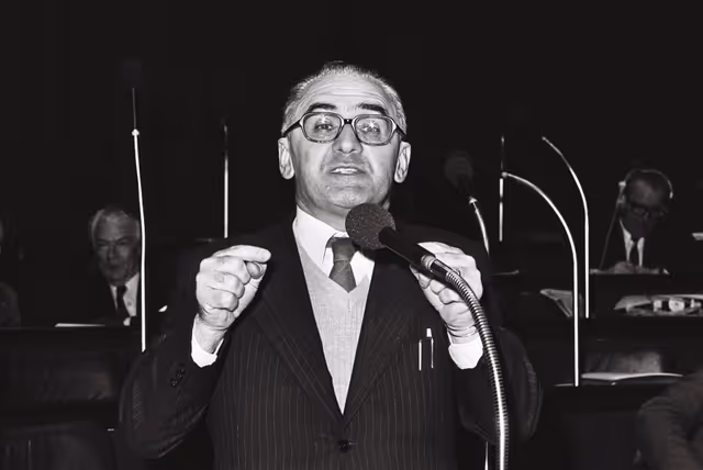 Fotografie 34: Plenary session Luxembourg april 1976