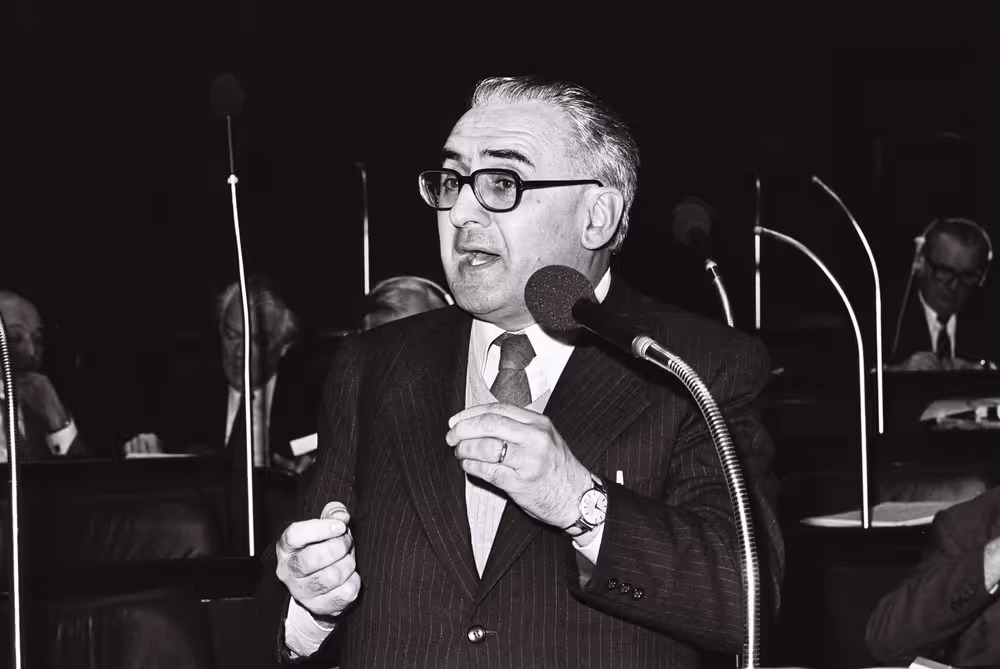 Plenary session Luxembourg april 1976