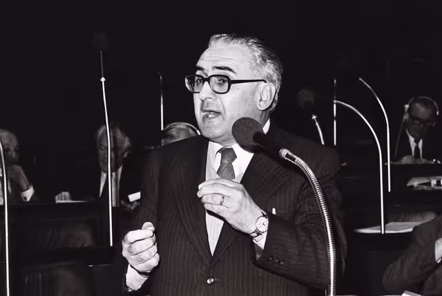 Fotografie 35: Plenary session Luxembourg april 1976