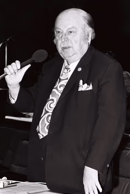Fotografie 12: Friedrich BURGBACHER during a plenary session in Luxembourg, April 5-9, 1976.